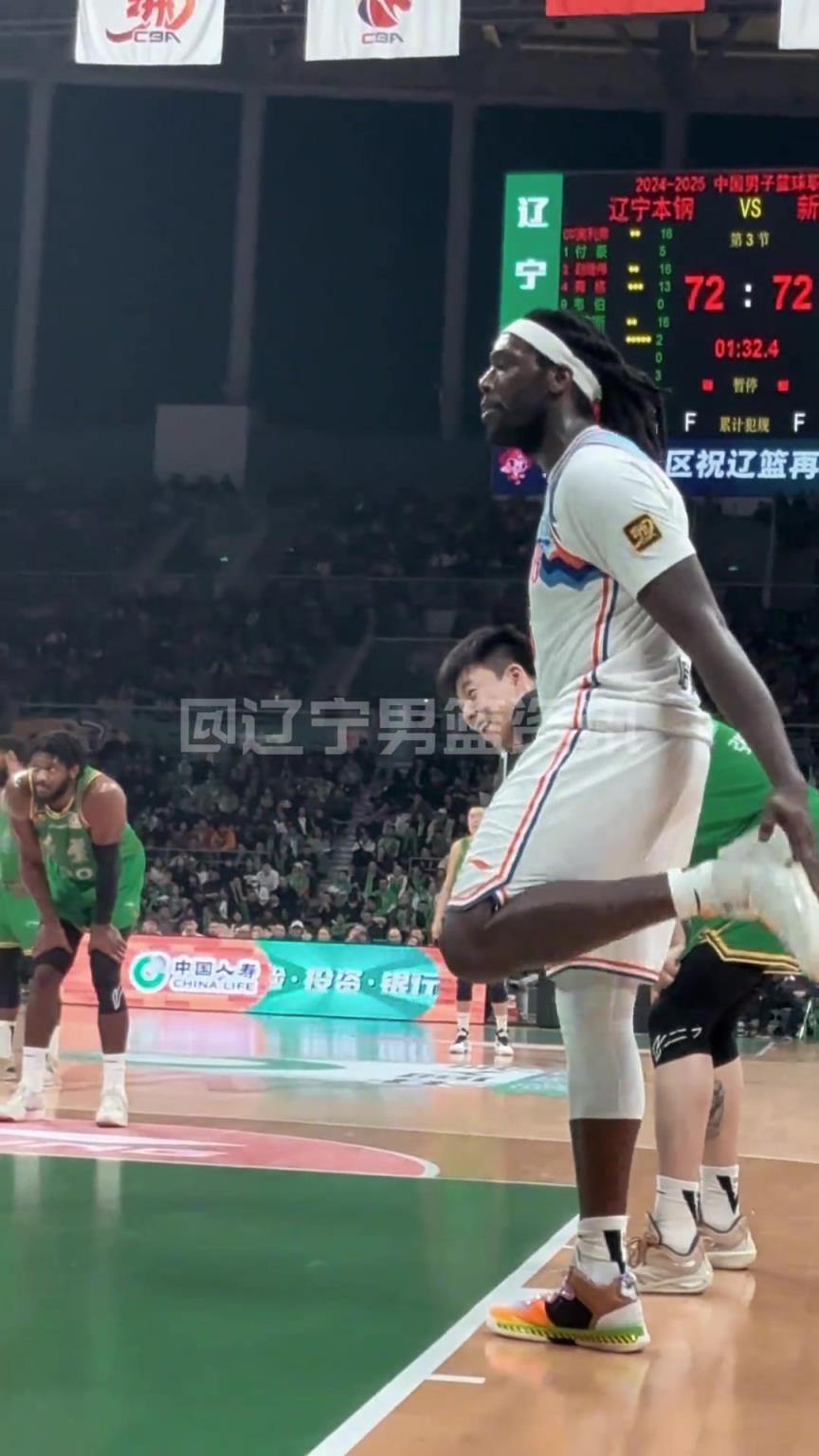 哈雷爾狂噴奧利弗：我會在澳洲干你小子！裁判吹T送他離場